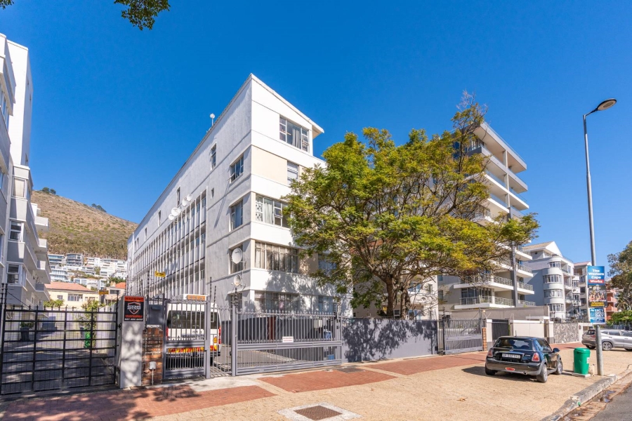 To Let 1 Bedroom Property for Rent in Green Point Western Cape